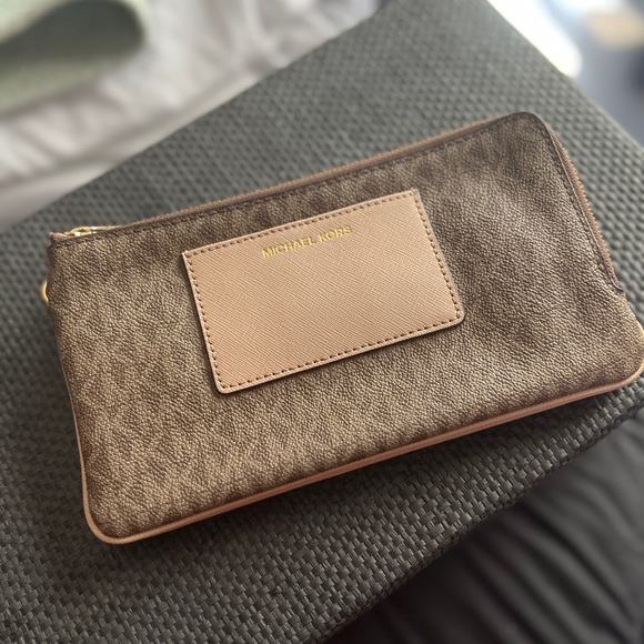 Michael kors zippered Brown and tan 2 zippered wallet/wristlet - Picture 5 of 16